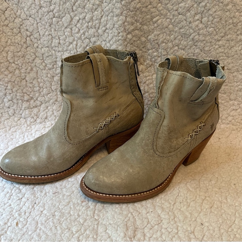 Frye Leslie Artisan Short Boots Womens Western Distressed Gray Back Zip Size 7B